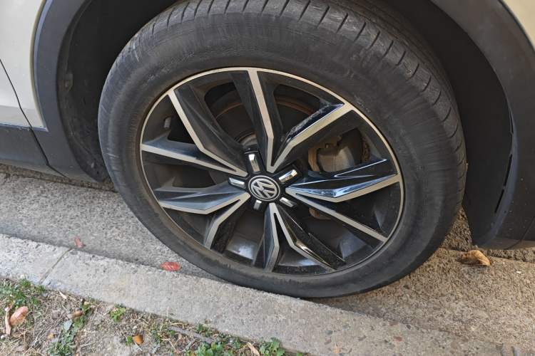 Used Volkswagen Tiguan L 2020 330TSI Automatic Two-Wheel Drive Smart Luxury Edition China VI Standard
