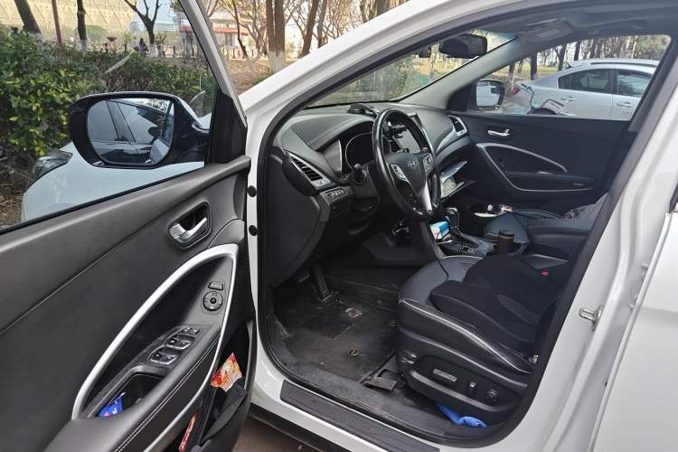 Used Hyundai Santa Fe 2017 2.0T Automatic Two-Wheel Drive Smart Version 7 Seats
