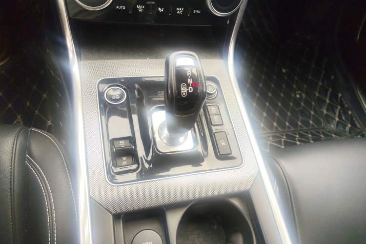 Used Jaguar XEL 2020 2.0T 200PS R-DYNAMIC Youth Sports Edition Gear Lever