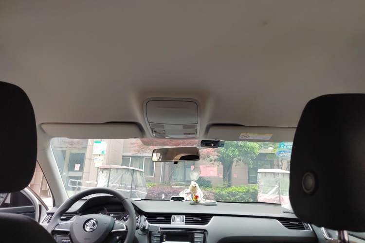 Used Skoda Octavia 2017 Classic Model 1.6L Manual Comfort Edition Headliner