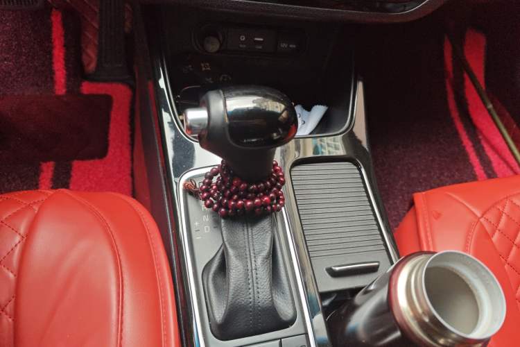 Used Kia K4 2015 1.8L Automatic DLX Special Gear Lever