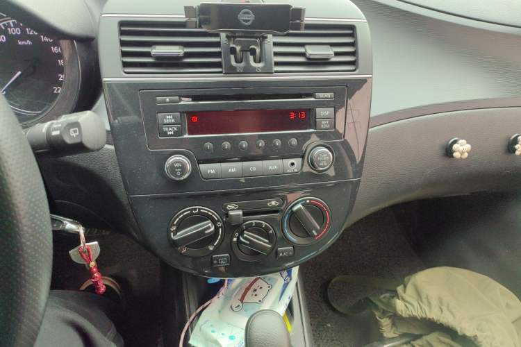 Used Nissan Tiida 2011 1.6L CVT Comfort Model Audio And AC Panel