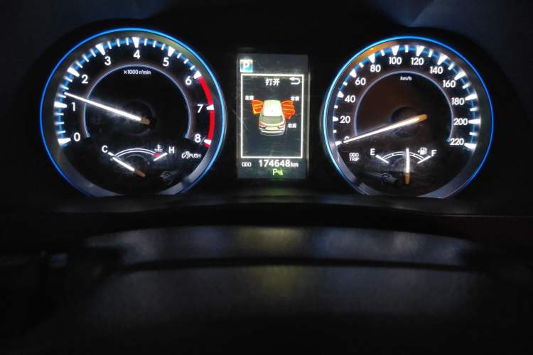 Used Toyota Highlander 2018 2.0T Four-Wheel Drive Luxury Edition 7 Seats China V Emission Standard
