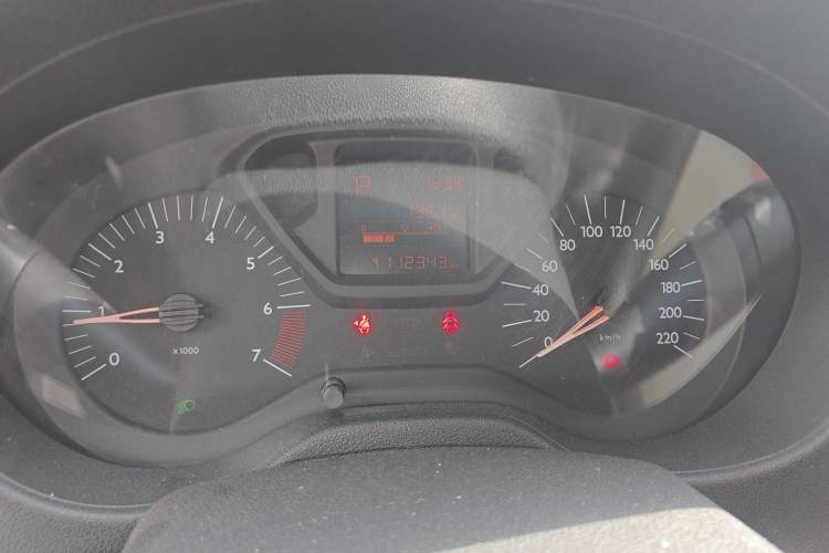 Used Citroen Elysee 2014 1.6L Automatic Fashion Model Odometer Close Up