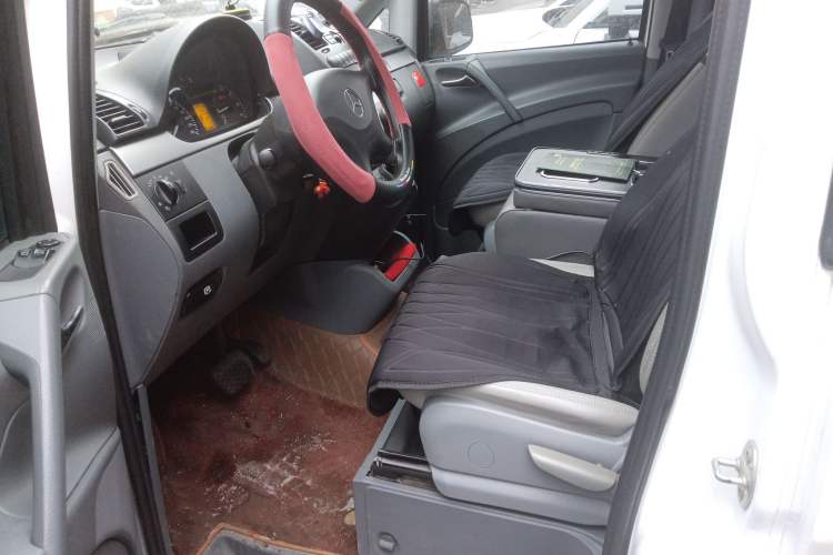 Used Mercedes-Benz Vito 2010 2.5L Elite Edition