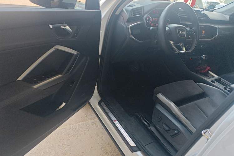 Used Audi Q3 2020 35 TFSI Ambition Dynamic Edition Driver Seat