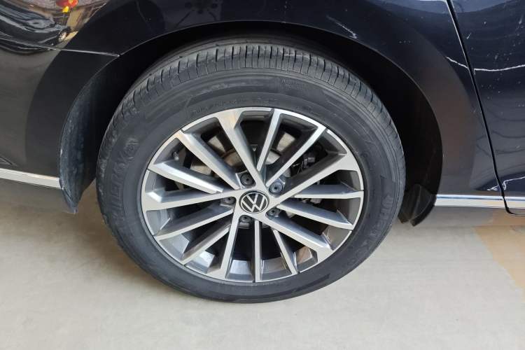 Used Volkswagen Magotan 2020 330TSI DSG Luxury Edition Right Rear Wheel Hub