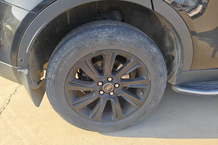 Used Land Rover Discovery Sport 2018 240 PS SE Version Right Rear Wheel Hub