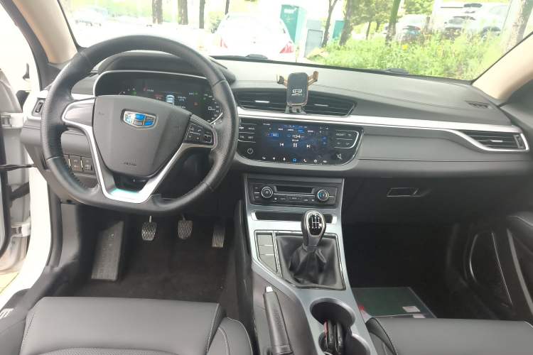 Used Geely Auto Emgrand 2018 1.5L Manual Upward Connect Edition Center Console