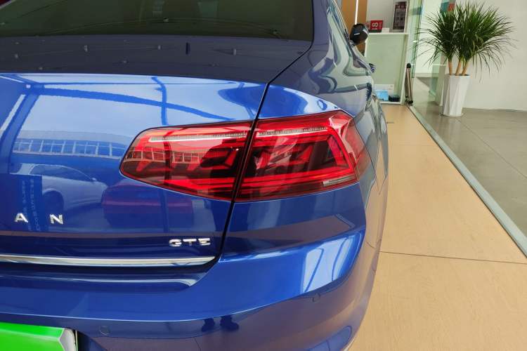 Used Volkswagen Magotan GTE Plug-in Hybrid 2020 GTE Prestige Model Right Rear Taillight