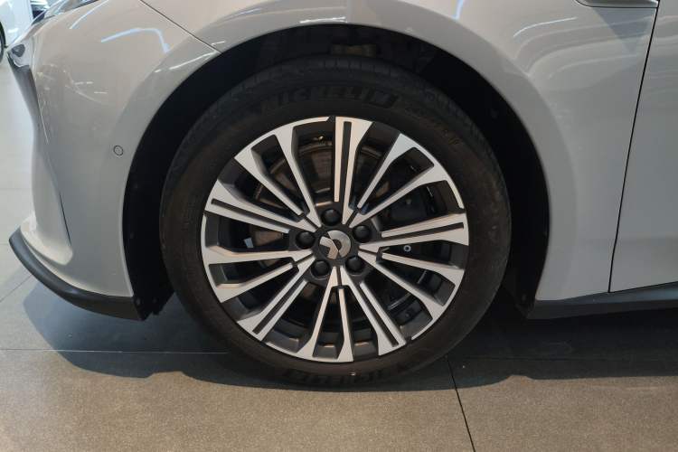 Used Nio ET5T 2023 75 kWh Touring Left Front Wheel Hub