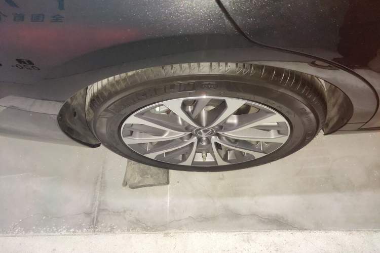 Used Lexus ES 2025 300h Deluxe Edition