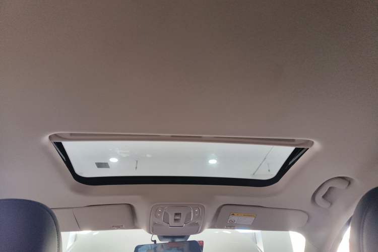 Used Roewe D7 2023 DMH 125km Superior Edition
