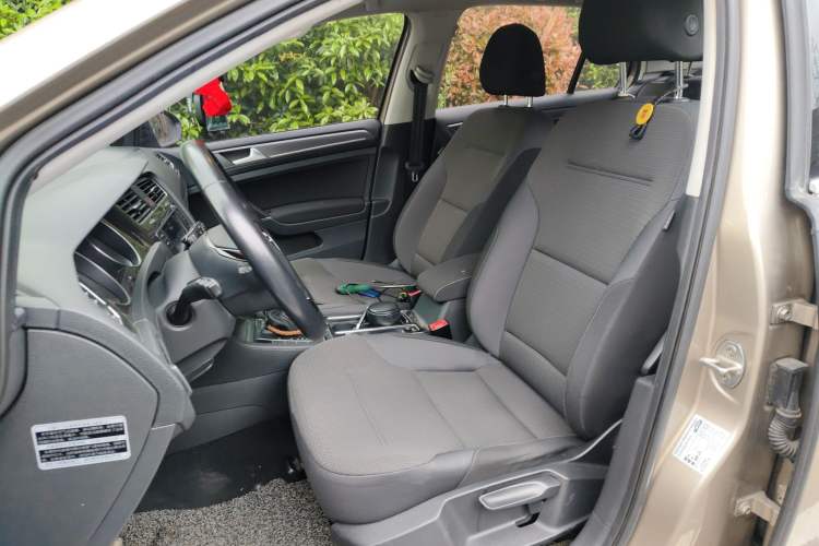 Used Volkswagen Golf 2017 1.6L Automatic Comfort Million-Vehicle Anniversary Edition Left Front Seat