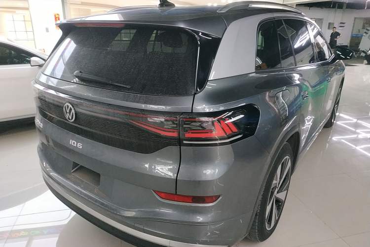 Used Volkswagen ID.6 X 2023 Pure Long-Range Version Rear Right 45 Deg
