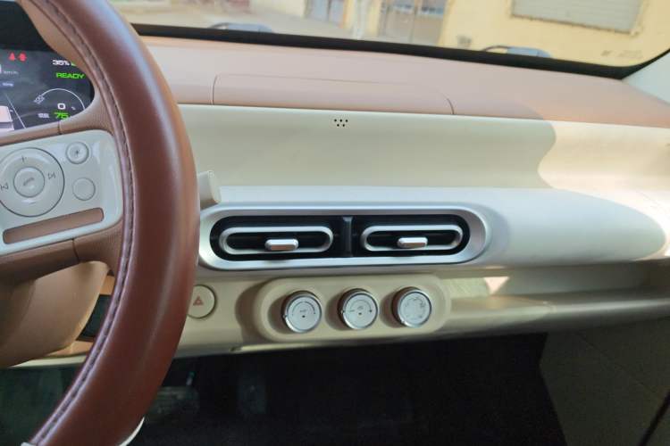 Used Wuling Hongguang MINIEV 2024 3rd Generation 215km Youth Edition Audio And AC Panel