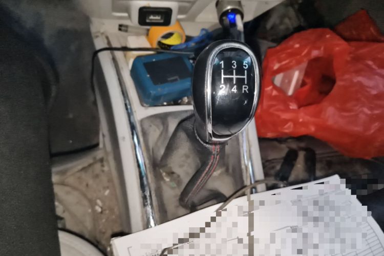 Used Jinbei New Hiace S 2023 1.5L Wealth Edition Passenger Van 5/6/7-Seater Non-Air-Conditioned Version SWC15M Gear Lever