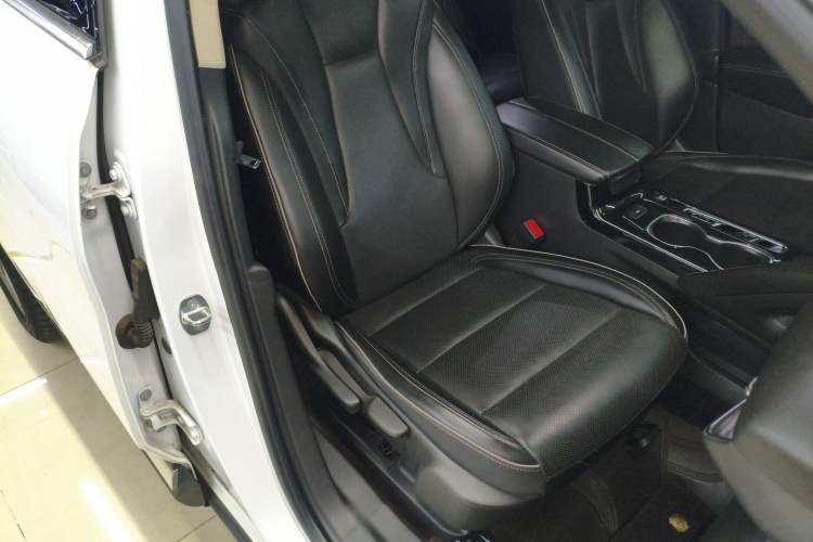 Used Buick Envision 2021 Encore Plus 652T 7-Seater Four-Wheel-Drive Luxury Model Right Front Seat