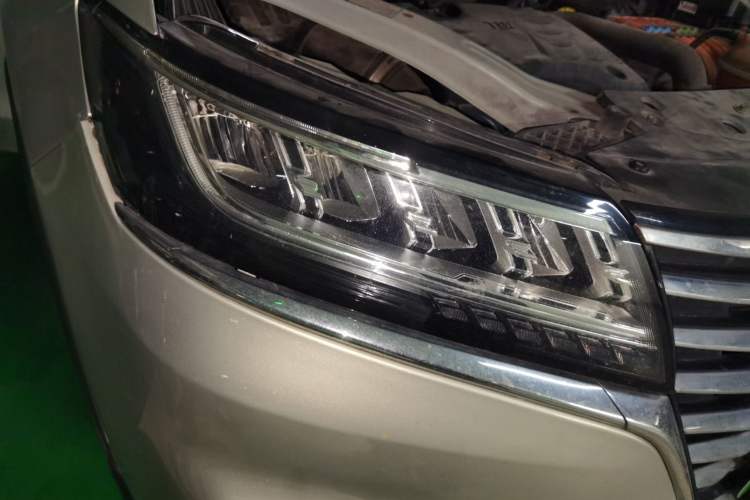 Used Roewe RX5 New Energy 2019 eRX5 50T 4G Connected Excellence Edition Right Front Headlight