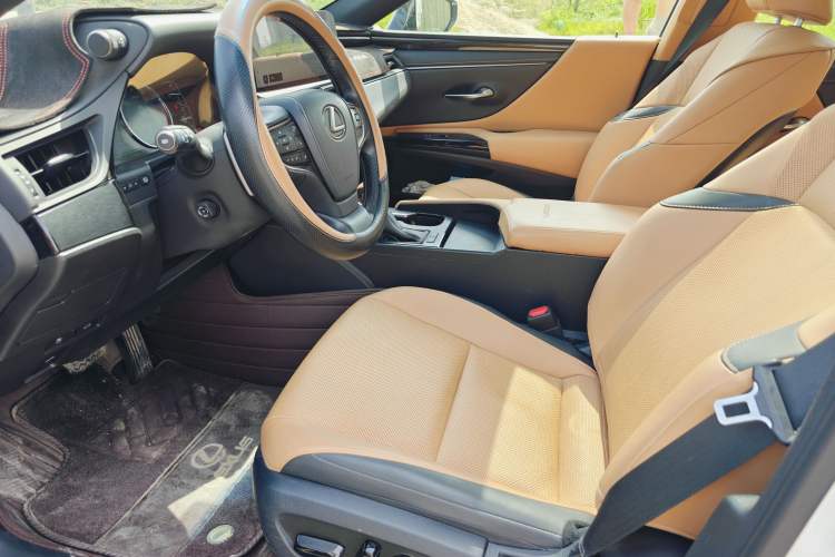 Used Lexus ES 2023 200 Excellence Edition
