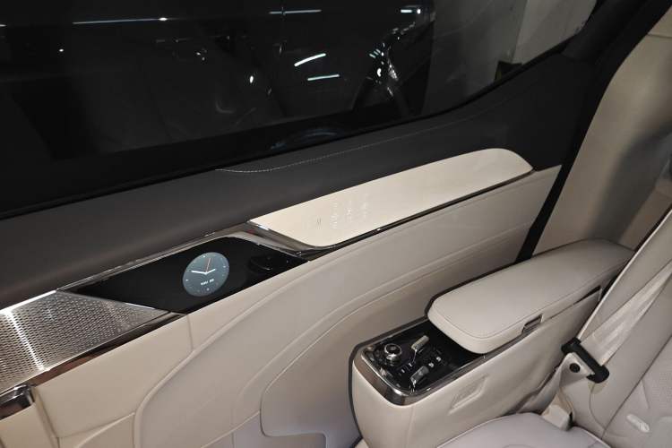 Used Volvo EM90 2025 Ultra Six-Seater