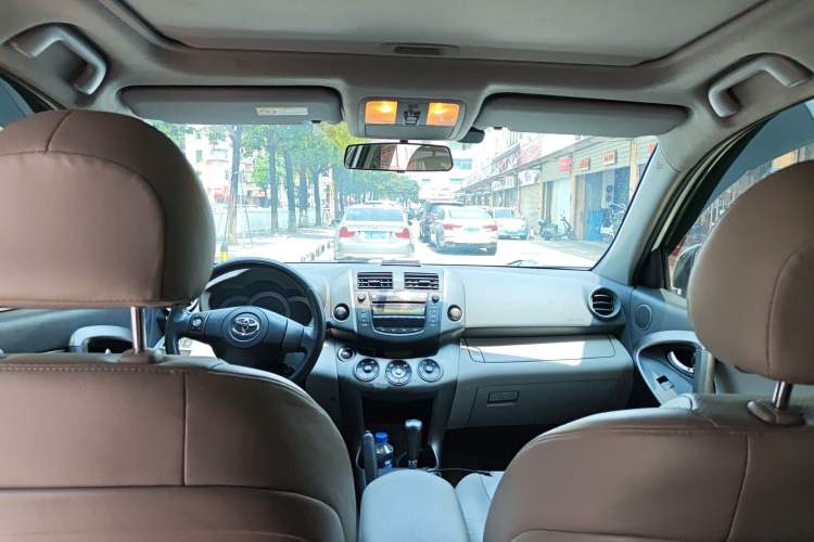 Used Toyota RAV4 2009 2.4L Automatic Luxury Edition
