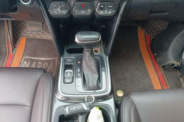 Used GAC Trumpchi GS4 2019 270T Automatic Two-Wheel Drive Elite Edition Gear Lever