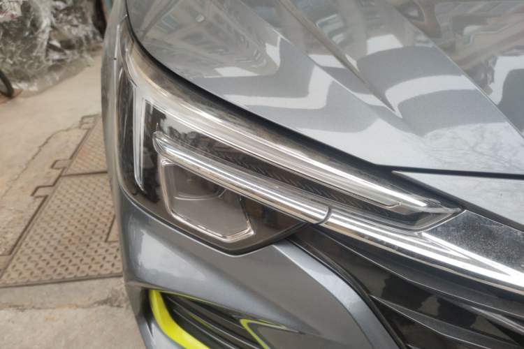 Used Roewe i6 MAX 2020 300TGI Automatic "Swell Cool Smart Drive" Edition Right Front Headlight