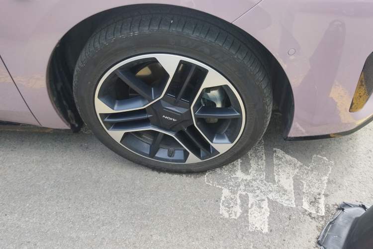 Used AION RT 2025 650 LiDAR Edition Right Front Wheel Hub