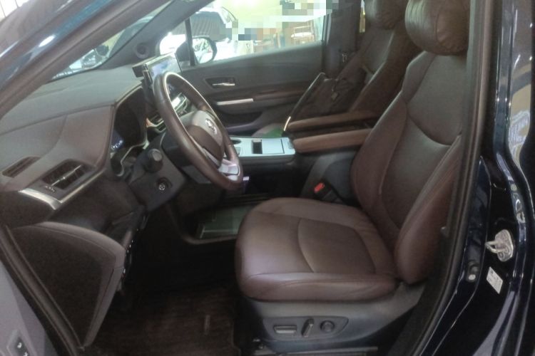 Used Toyota Granvia 2023 2.5L Hybrid Flagship VIP Edition
