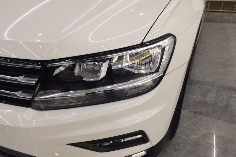 Used Volkswagen Tiguan L 2019 Updated Version 330TSI Automatic Two-Wheel Drive Panoramic Comfort Edition China VI Standard Left Front Headlight