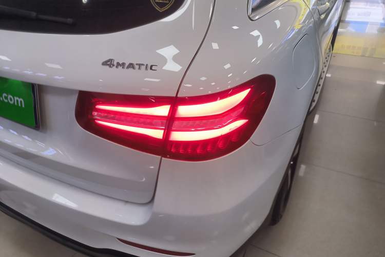 Used Mercedes-Benz GLC 2018 Facelift GLC 260 4MATIC Luxury Edition
