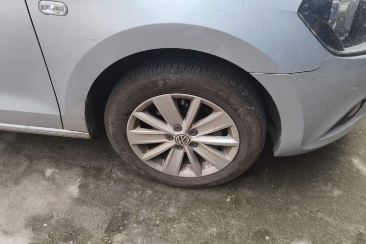 Used Volkswagen Jetta 2015 Zhuihui Edition 1.6L Manual Comfort Model Right Front Wheel Hub