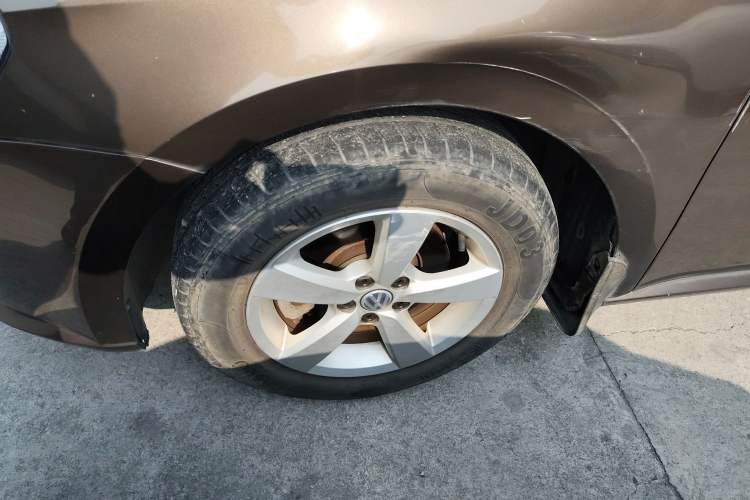 Used Volkswagen Gran Lavida 2013 1.6L Automatic Fashion Model