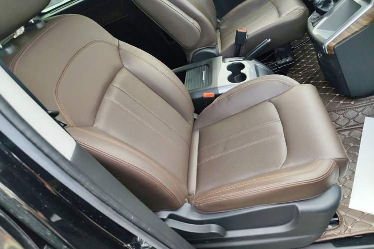 Used FORTHING Lingzhi PLUS 2021 2.0L Manual Luxury 7-Seater Right Front Seat