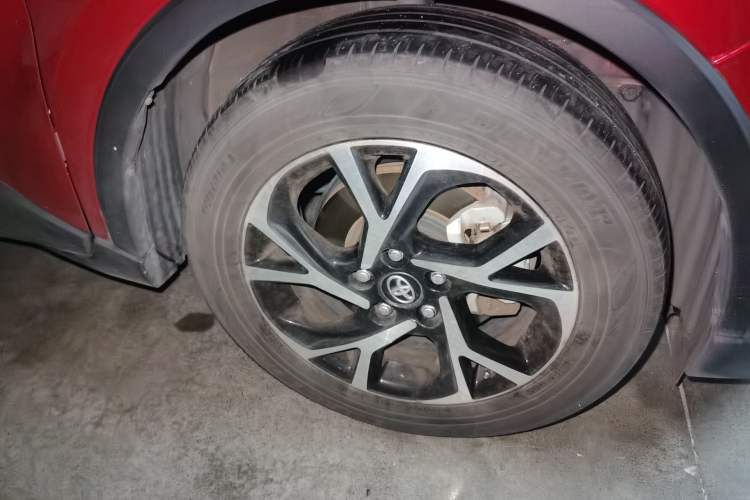 Used Toyota C-HR 2018 2.0L Luxury Sunroof Version China VI Standard
