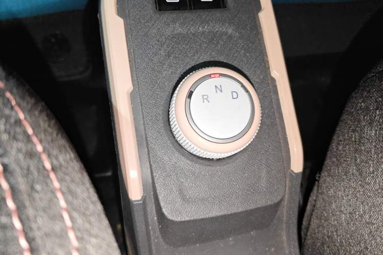 Used Chery QQ Ice Cream 2022 170km Sundae Phosphate Lithium-Ion
