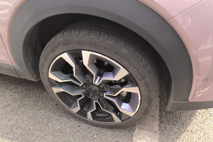 Used Lynk & Co 06 2021 1.5T Shero Pink Special Edition Right Front Wheel Hub