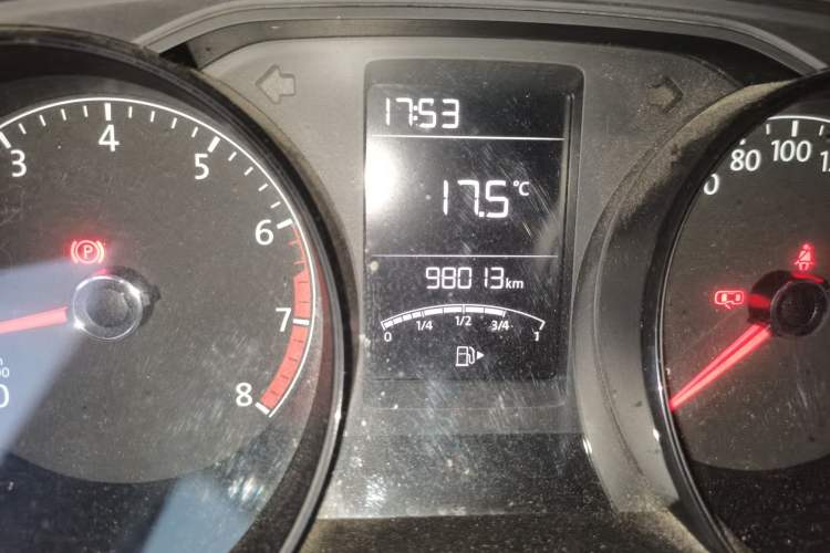 Used Volkswagen Lavida 2015 1.6L Manual Fashion Edition Odometer Close Up