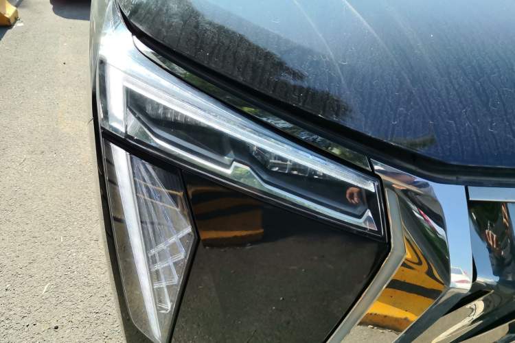 Used GAC Trumpchi M8 2023 Zongshi Series Dual-Motor Supreme Edition Right Front Headlight