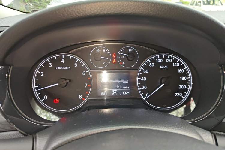 Used Nissan Tiida 2013 1.6L CVT Cool Cafe Edition
