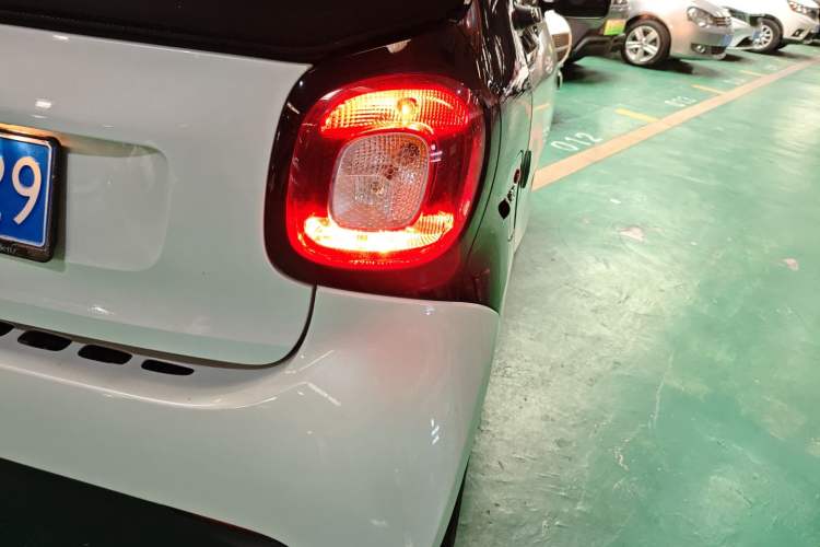 Used smart fortwo 2016 1.0L 52 kW Convertible Passion Edition
