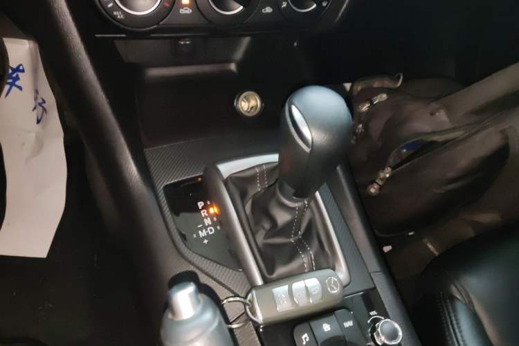 Used Mazda 3 Axela 2017 Sedan 1.5L Automatic Comfort Model Emission Standard China V Gear Lever