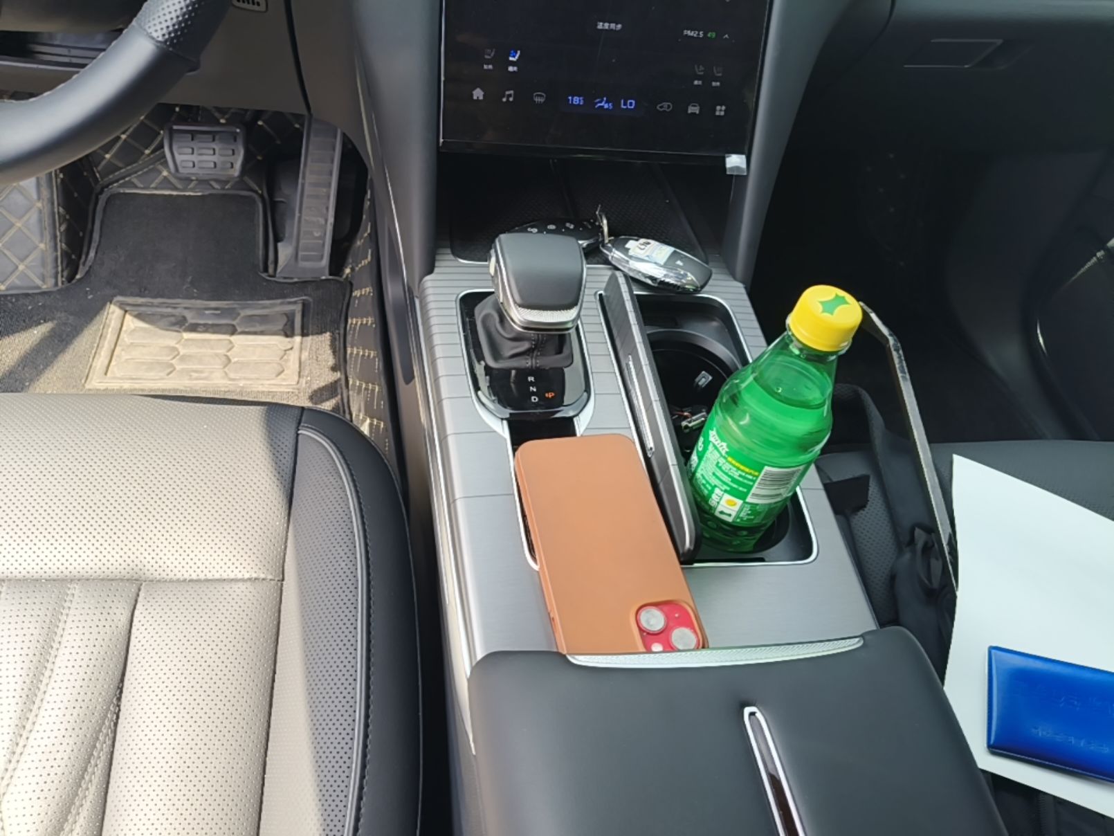Hongqi HS7 PHEV 2024 2.0T PHEV Four-Wheel Drive Flagship Edition 6 Seats — снимка 16