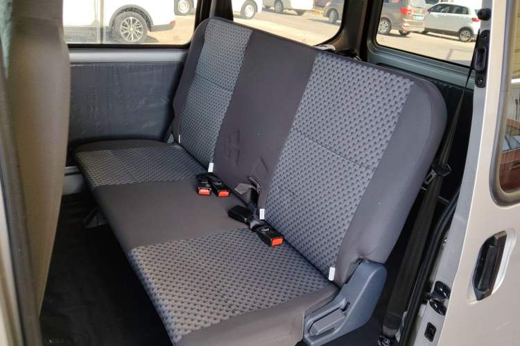 Used Wuling Zhiguang 2023 1.5L Practical Version 5/7 Seats Left Rear Seat