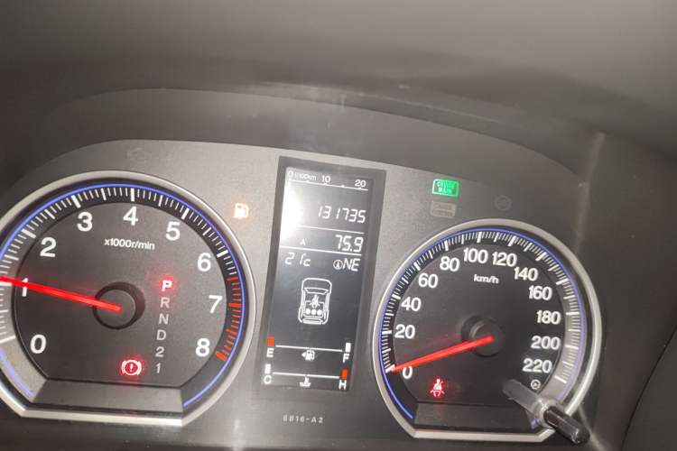 Used Honda CR-V 2007 2.4L automatic four-wheel drive luxury edition Odometer Close Up