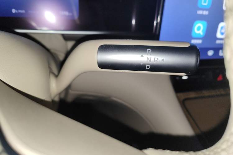 Used Hima AITO M7 2026 Model Range-Extending Max All-Wheel Drive 6-Seater Version Gear Lever