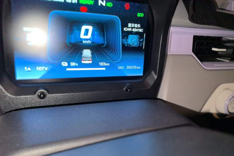 Used Chery QQ Ice Cream 2022 170km Sundae Phosphate Lithium-Ion
