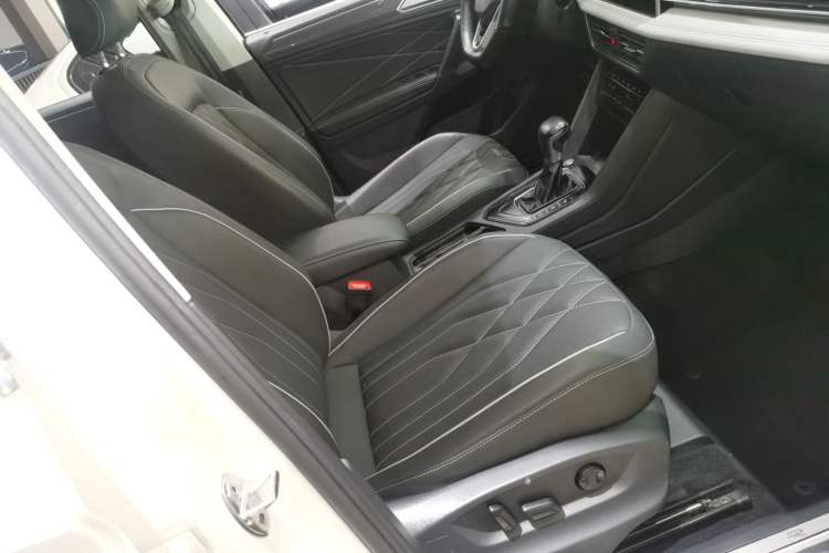 Used Volkswagen Tiguan L 2022 330TSI Automatic Two-Wheel Drive R-Line Enhanced Edition Right Front Seat