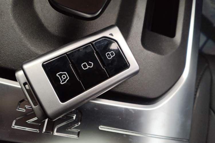 Used 212 T01 2024 2.0T Explorer Interior 1